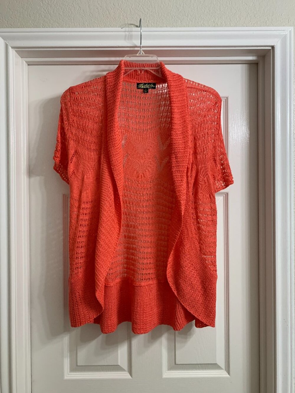 Absolutely Famous Brand Women's Lightweight Sweater, Size Medium